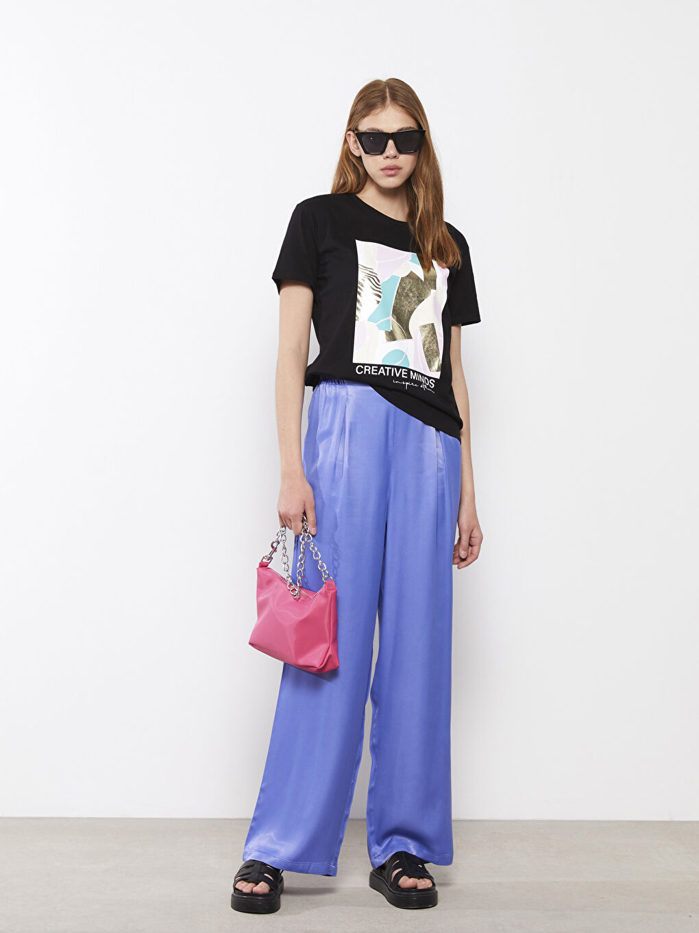 Siyah Bisiklet Yaka Baskılı Kısa Kollu Pamuklu Kadın Tişört-1