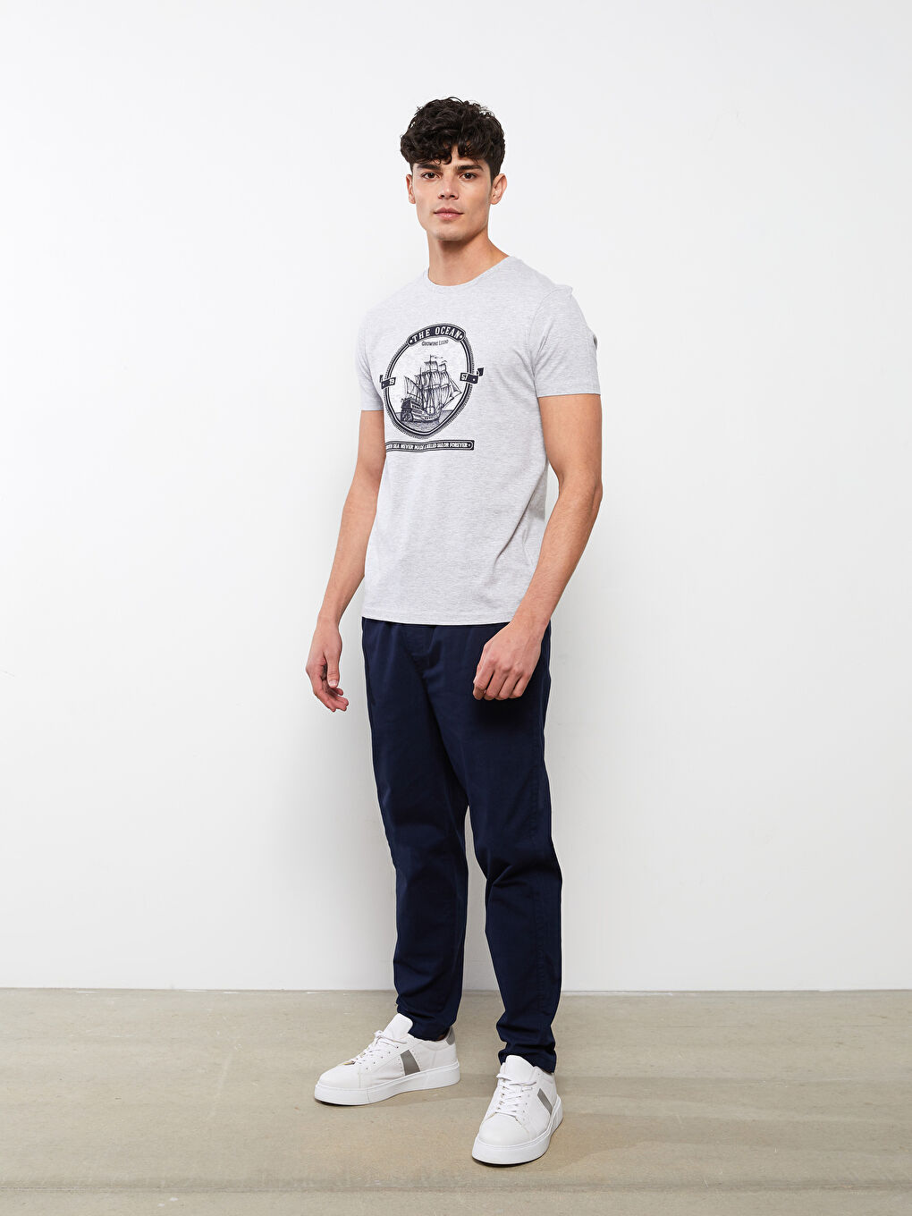 Gri Bisiklet Yaka Kısa Kollu Baskılı Erkek Tişört