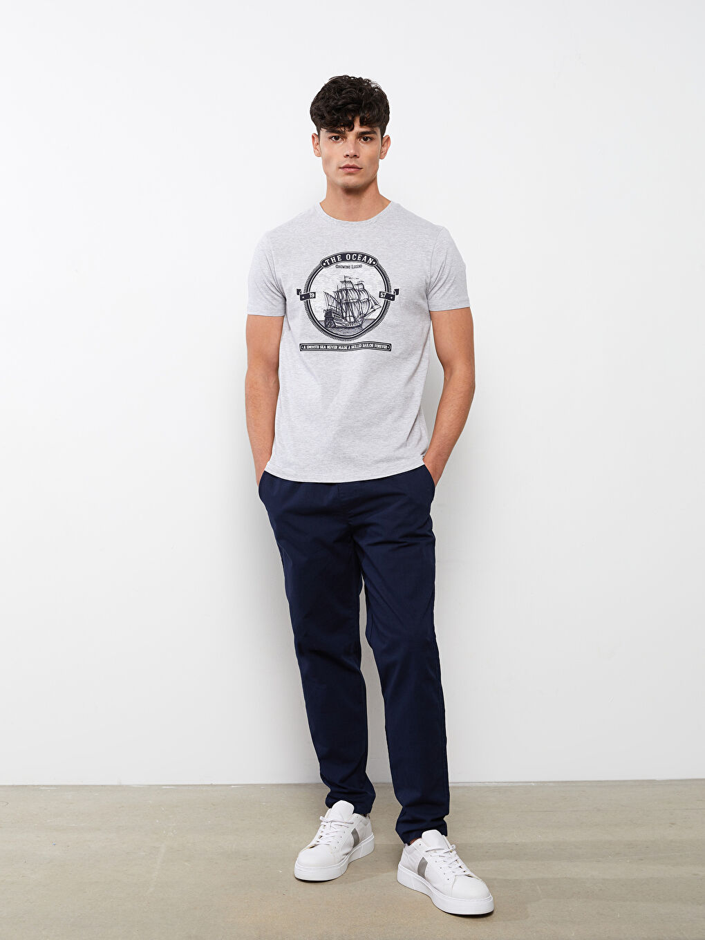 Gri Bisiklet Yaka Kısa Kollu Baskılı Erkek Tişört-1