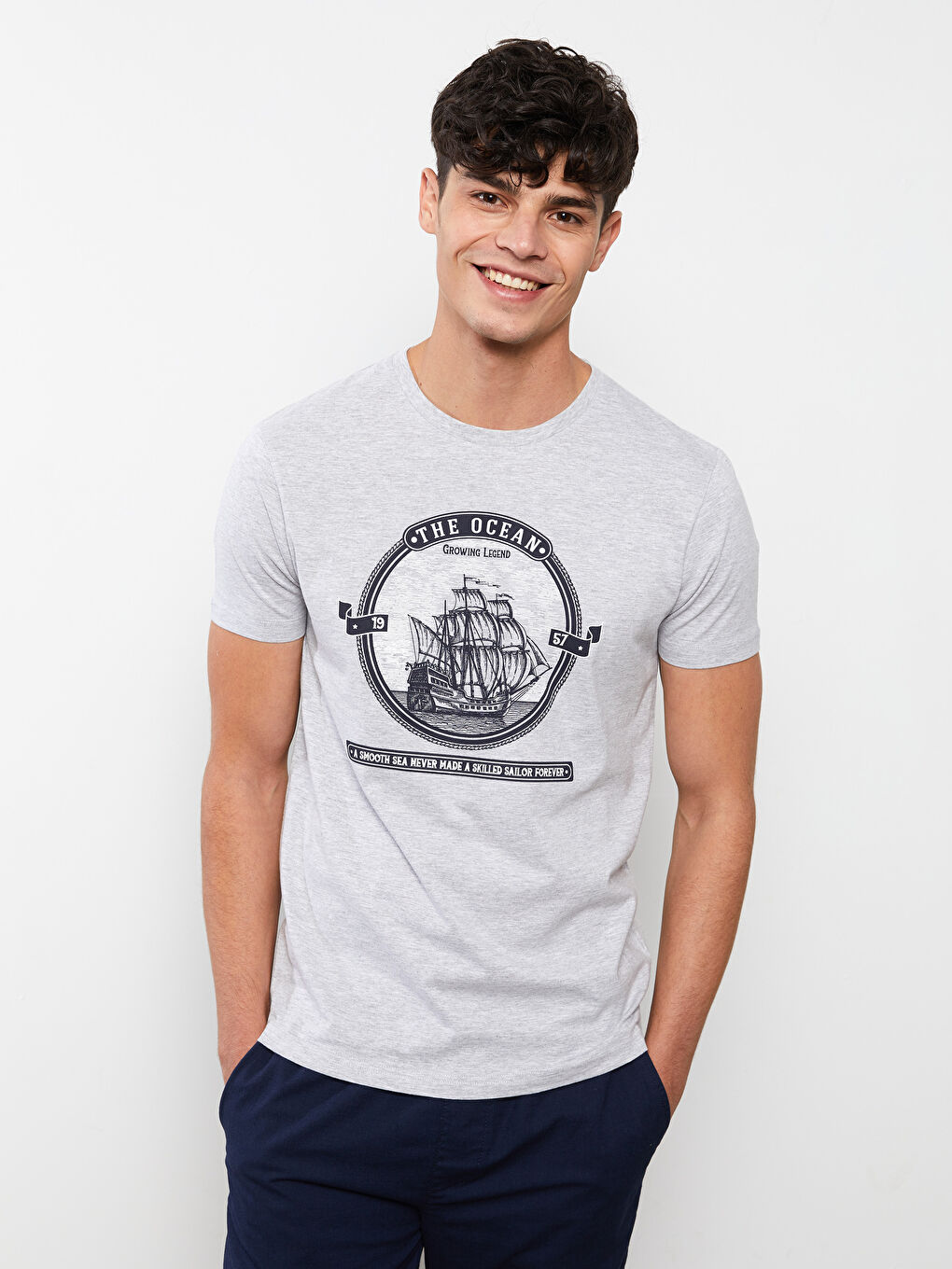 Gri Bisiklet Yaka Kısa Kollu Baskılı Erkek Tişört-2