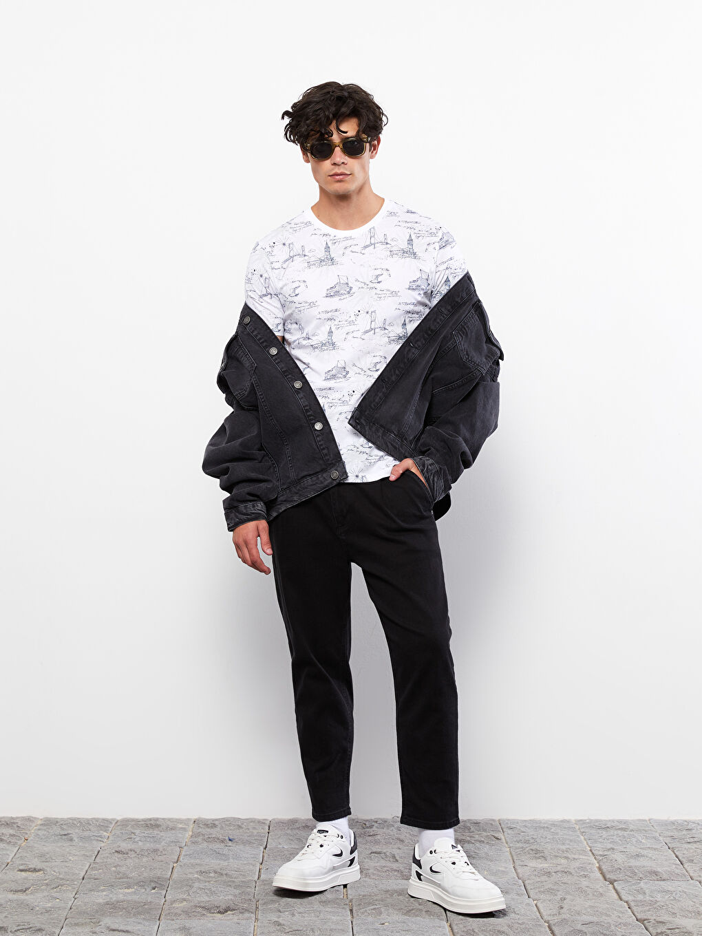 Beyaz Bisiklet Yaka Kısa Kollu Baskılı Penye Erkek Tişört