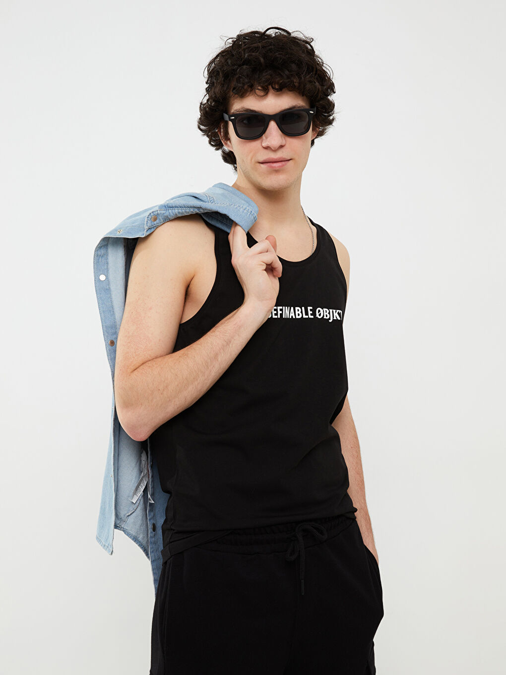 Siyah Bisiklet Yaka Baskılı Erkek Kolsuz Tişört