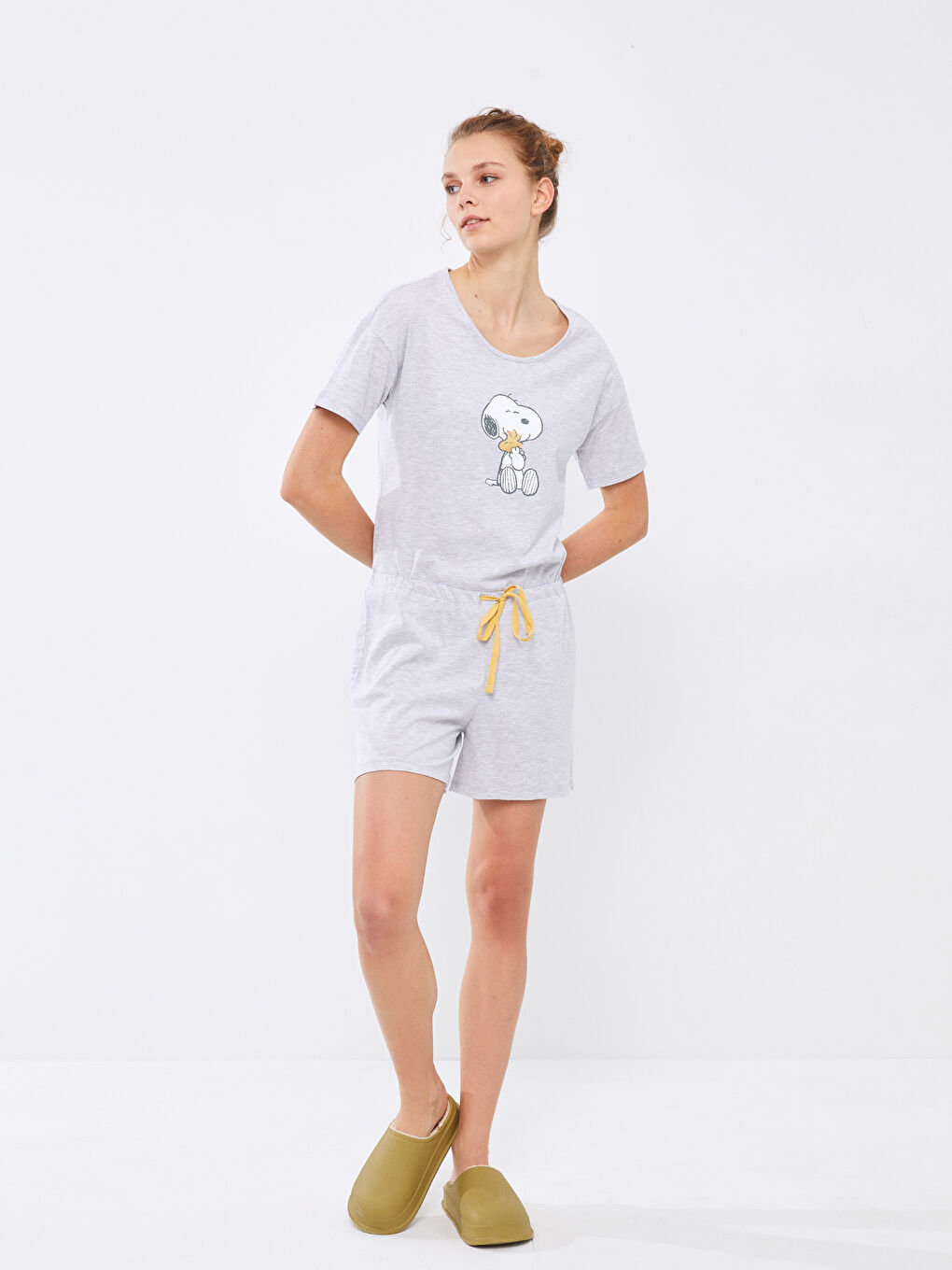 Gri Bisiklet Yaka Snoopy Baskılı Kısa Kollu Kadın Tulum-3