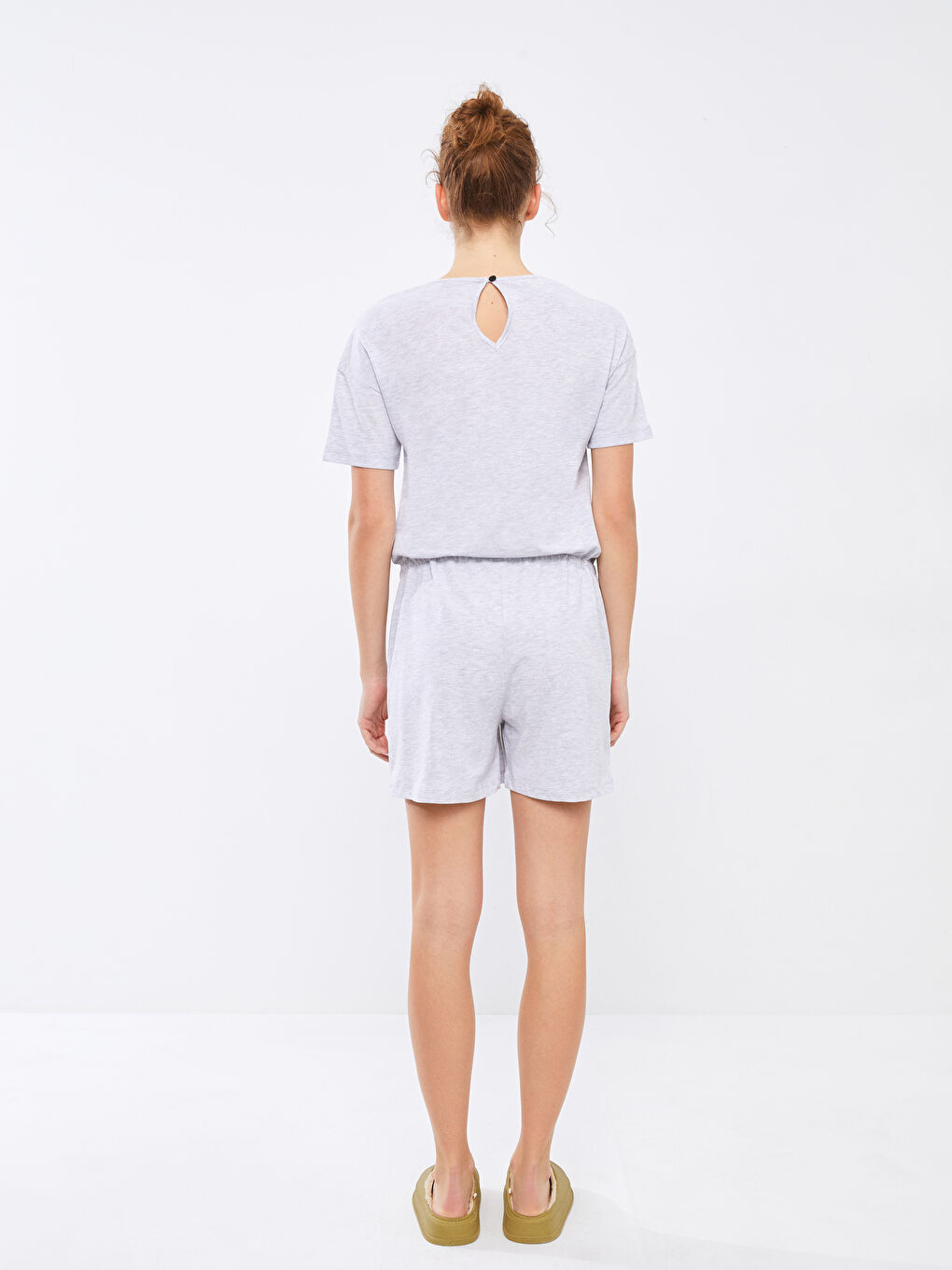 Gri Bisiklet Yaka Snoopy Baskılı Kısa Kollu Kadın Tulum-5