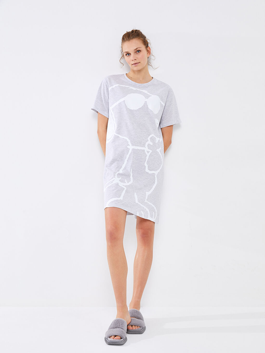 Gri Bisiklet Yaka Snoopy Baskılı Kadın Gecelik