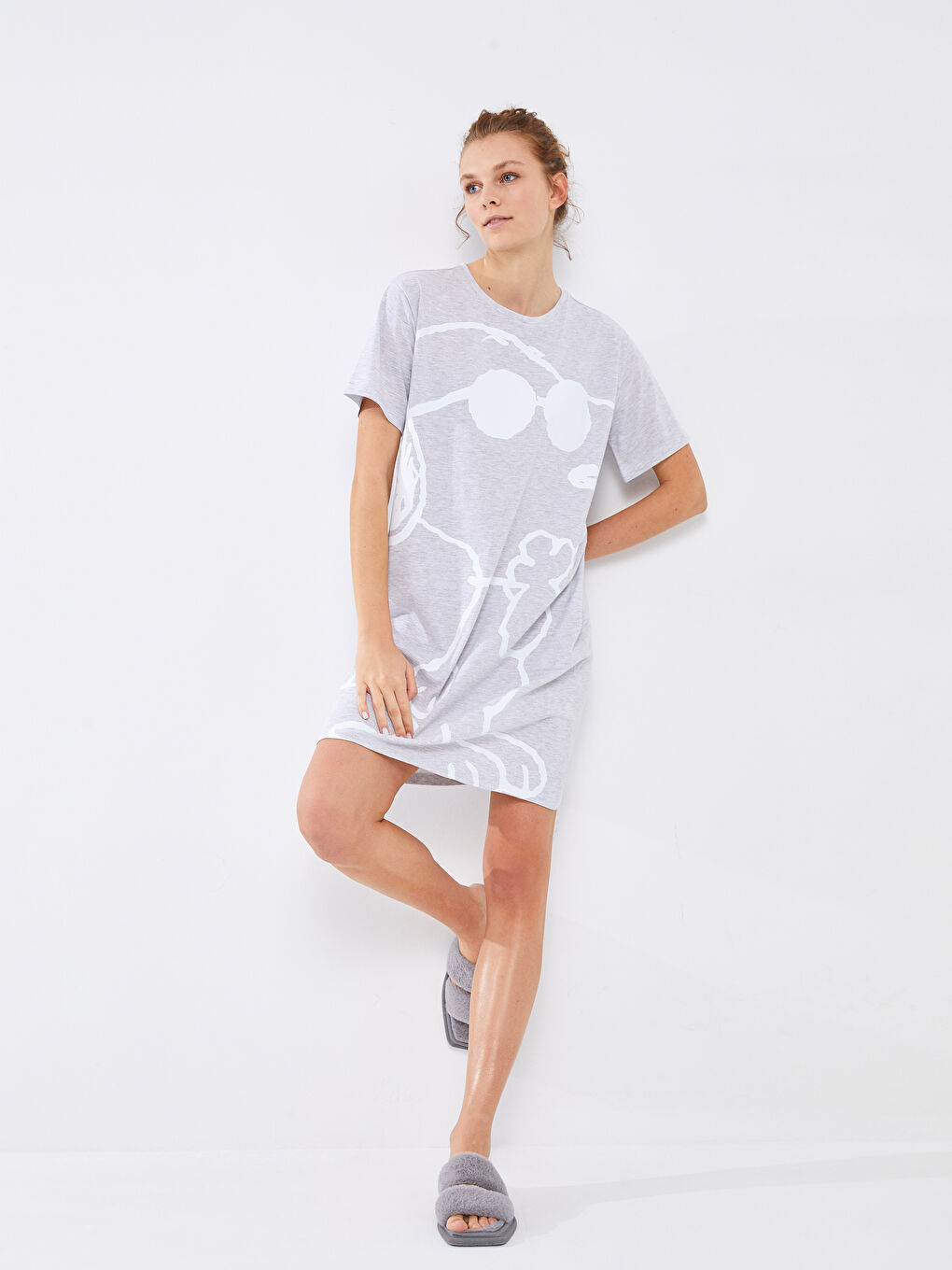 Gri Bisiklet Yaka Snoopy Baskılı Kadın Gecelik-1