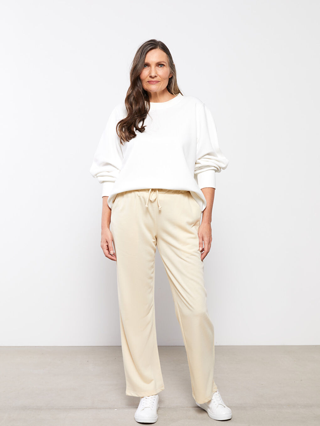 Elastic Waist Regular Pocket Detailed Women's Sweatpants-1