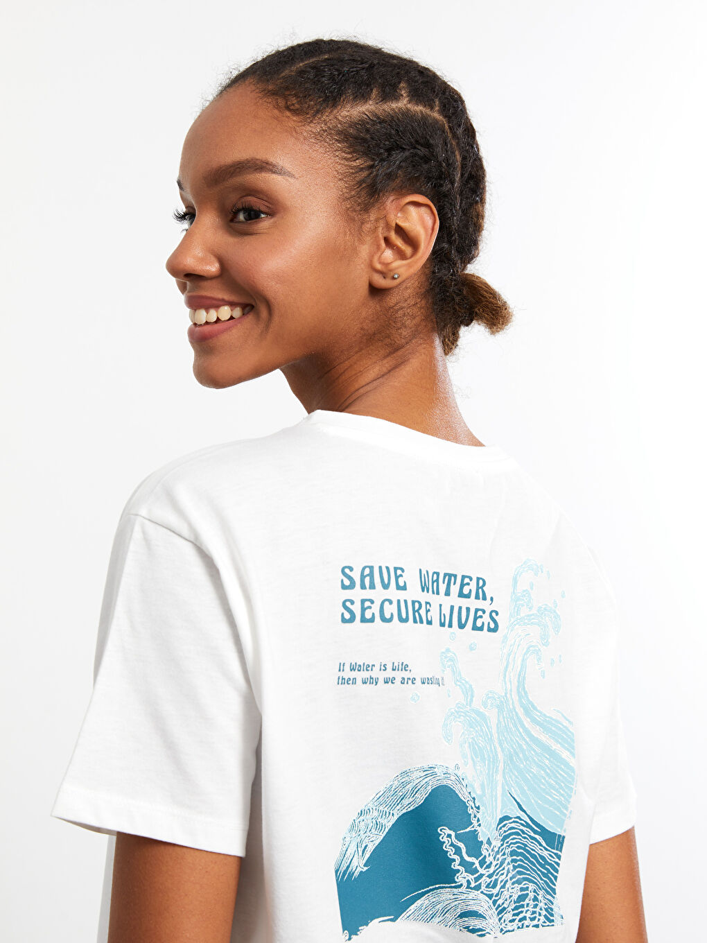 Ekru Bisiklet Yaka Yazı Baskılı Kısa Kollu Kadın Tişört-1