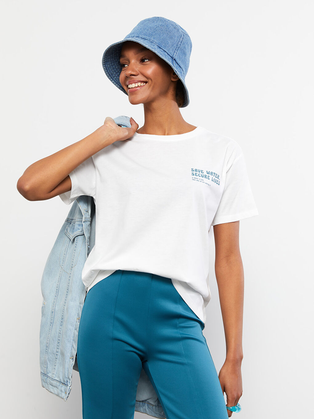 Ekru Bisiklet Yaka Yazı Baskılı Kısa Kollu Kadın Tişört-2