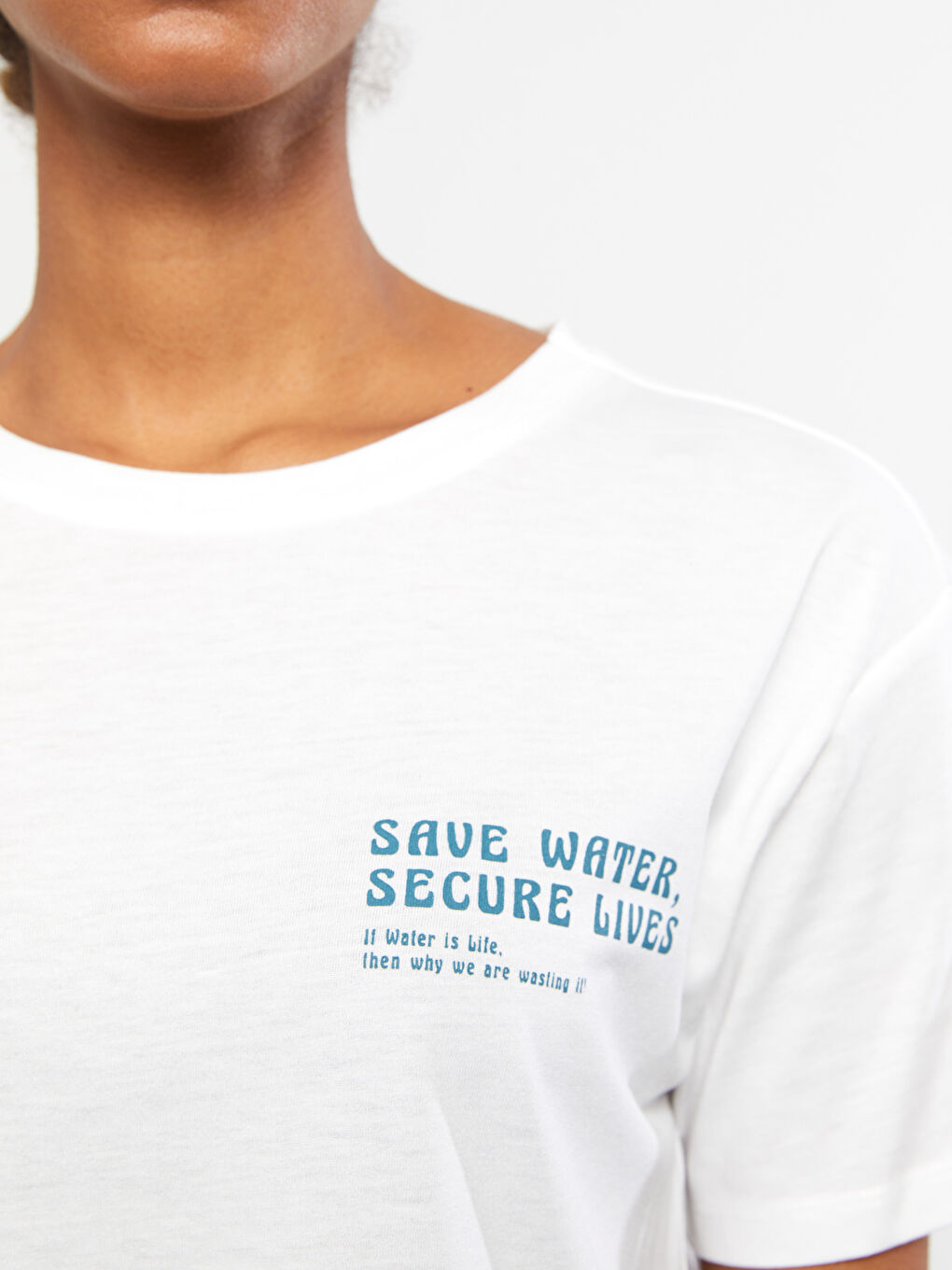 Ekru Bisiklet Yaka Yazı Baskılı Kısa Kollu Kadın Tişört-4