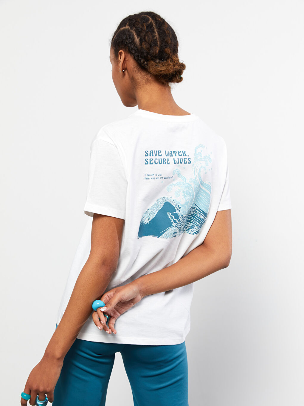 Ekru Bisiklet Yaka Yazı Baskılı Kısa Kollu Kadın Tişört-5