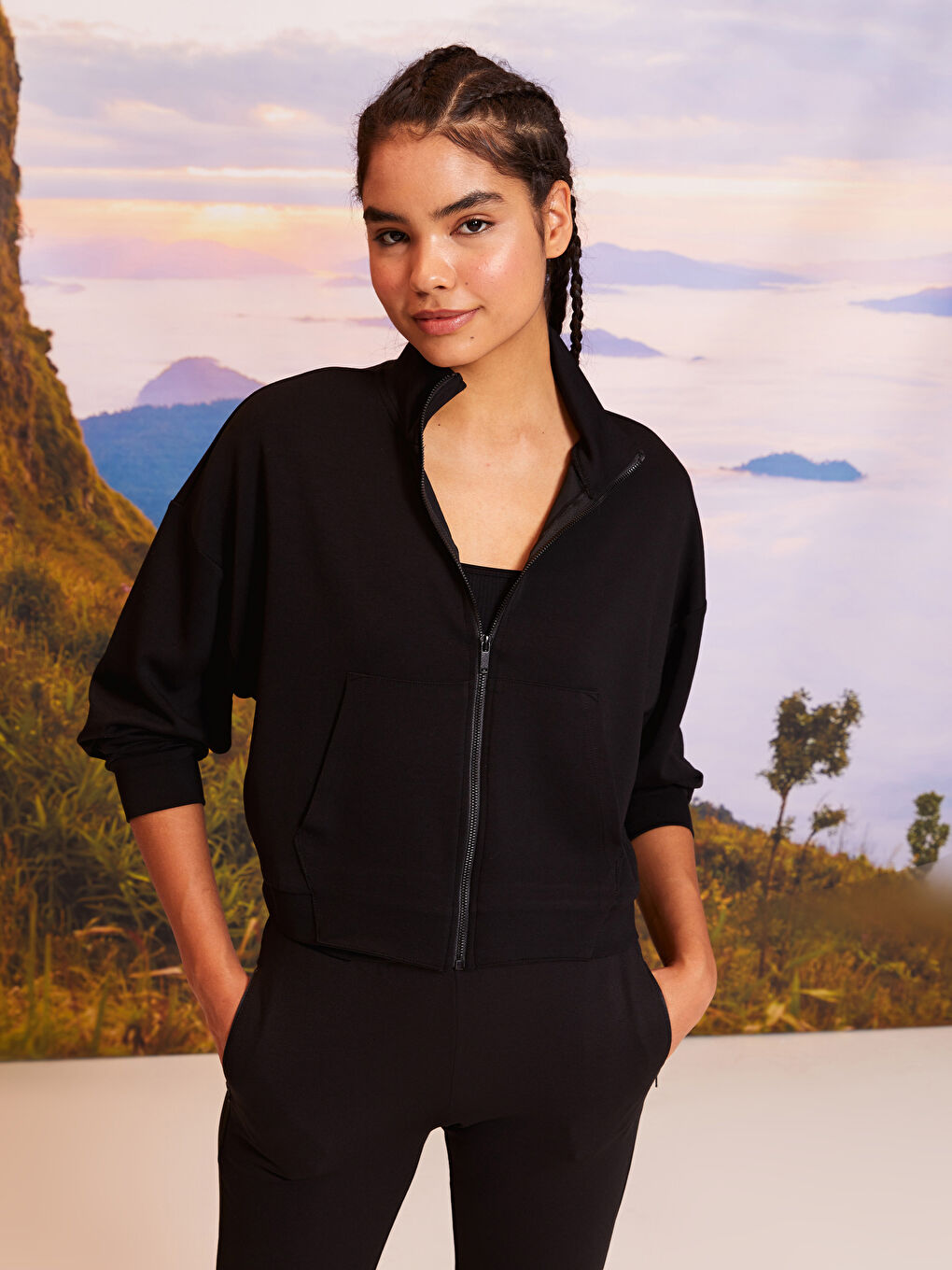 Siyah Dik Yaka Kadın Spor Hırka