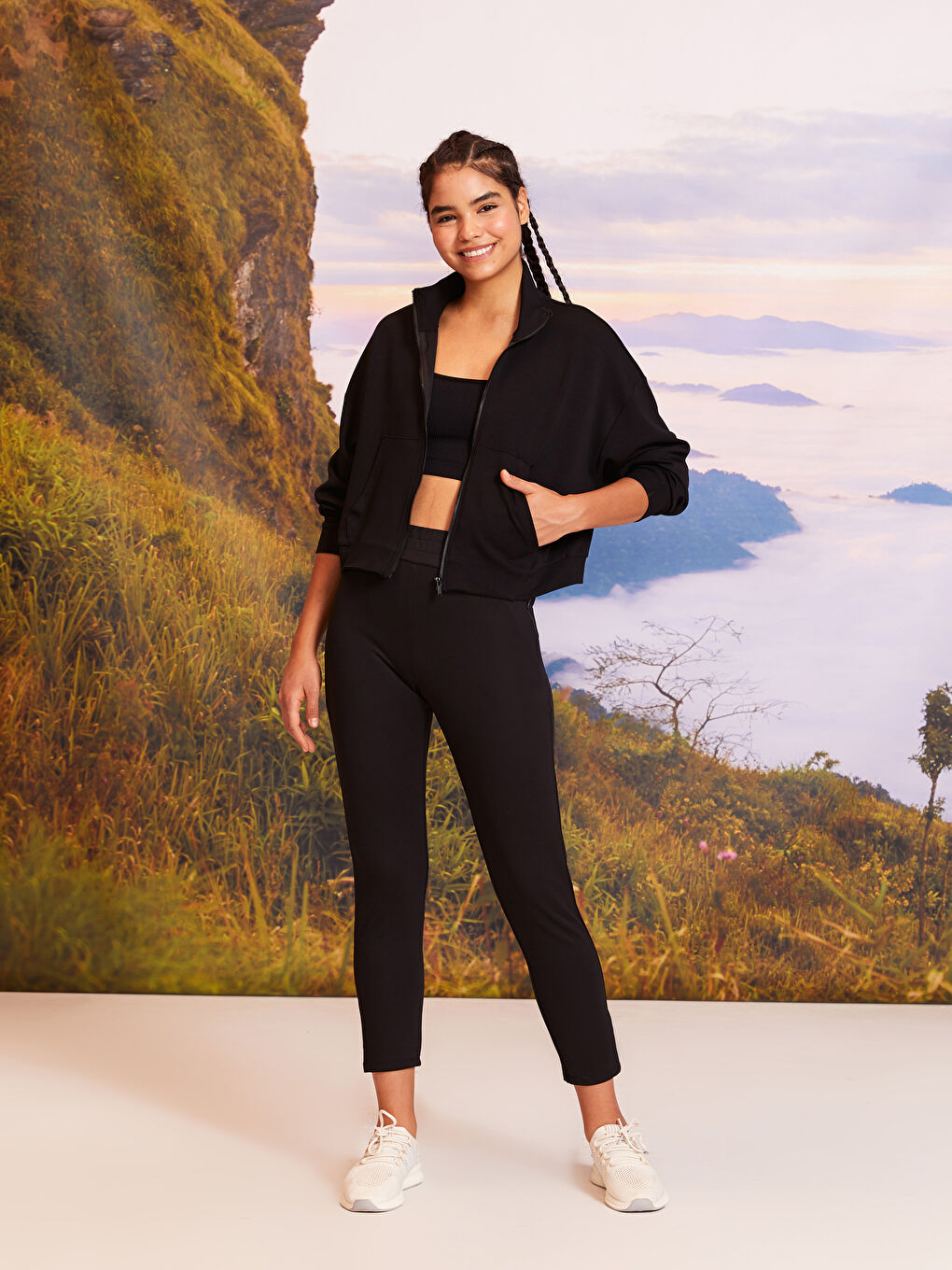 Siyah Dik Yaka Kadın Spor Hırka-1