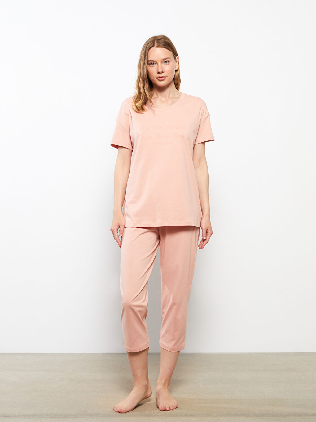 طقم بيجامة ياقة دائرية كم قصير مطبوع قطن للسيدات-1