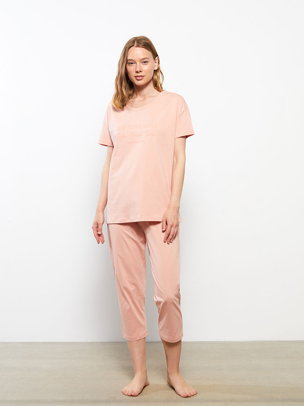 طقم بيجامة ياقة دائرية كم قصير مطبوع قطن للسيدات-2