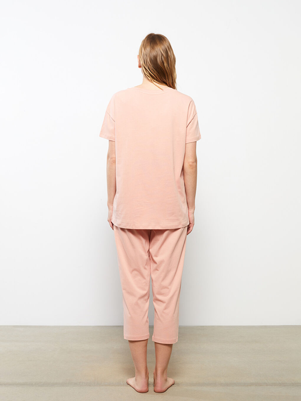 طقم بيجامة ياقة دائرية كم قصير مطبوع قطن للسيدات-4