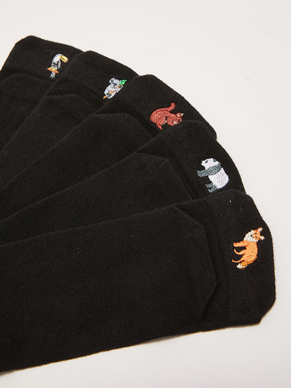 جوارب رياضية مطرزة للرجال عبوة من 5 قطع-2