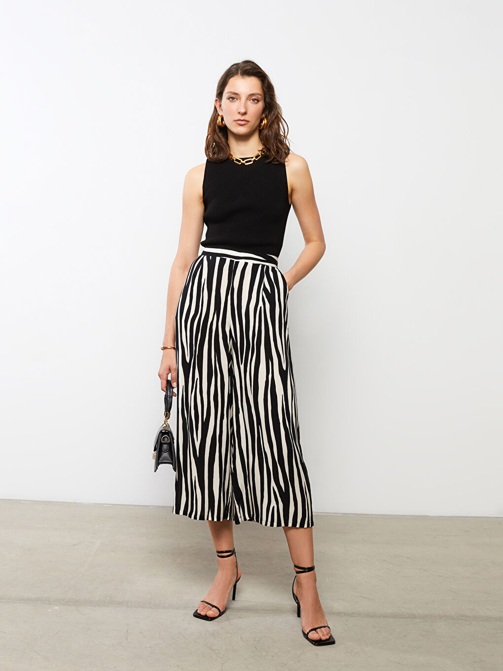 Elastic Waist Patterned Viscose Women Capri-1