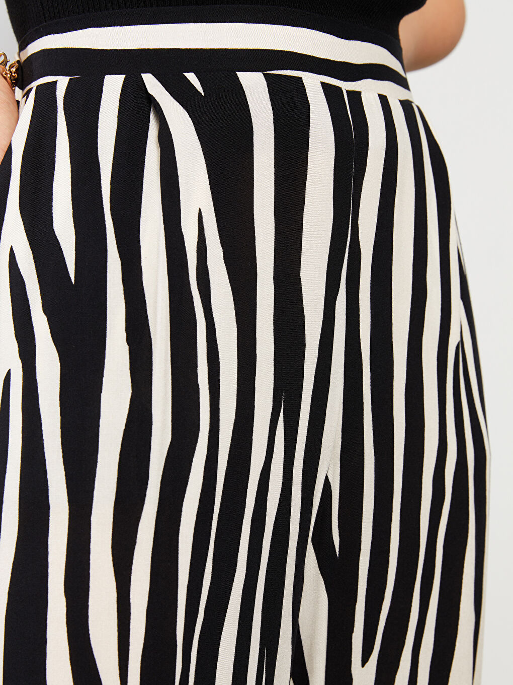 Elastic Waist Patterned Viscose Women Capri-3