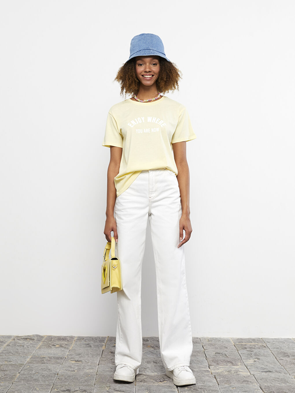 Sarı Bisiklet Yaka Yazı Baskılı Kısa Kollu Pamuklu Kadın Tişört