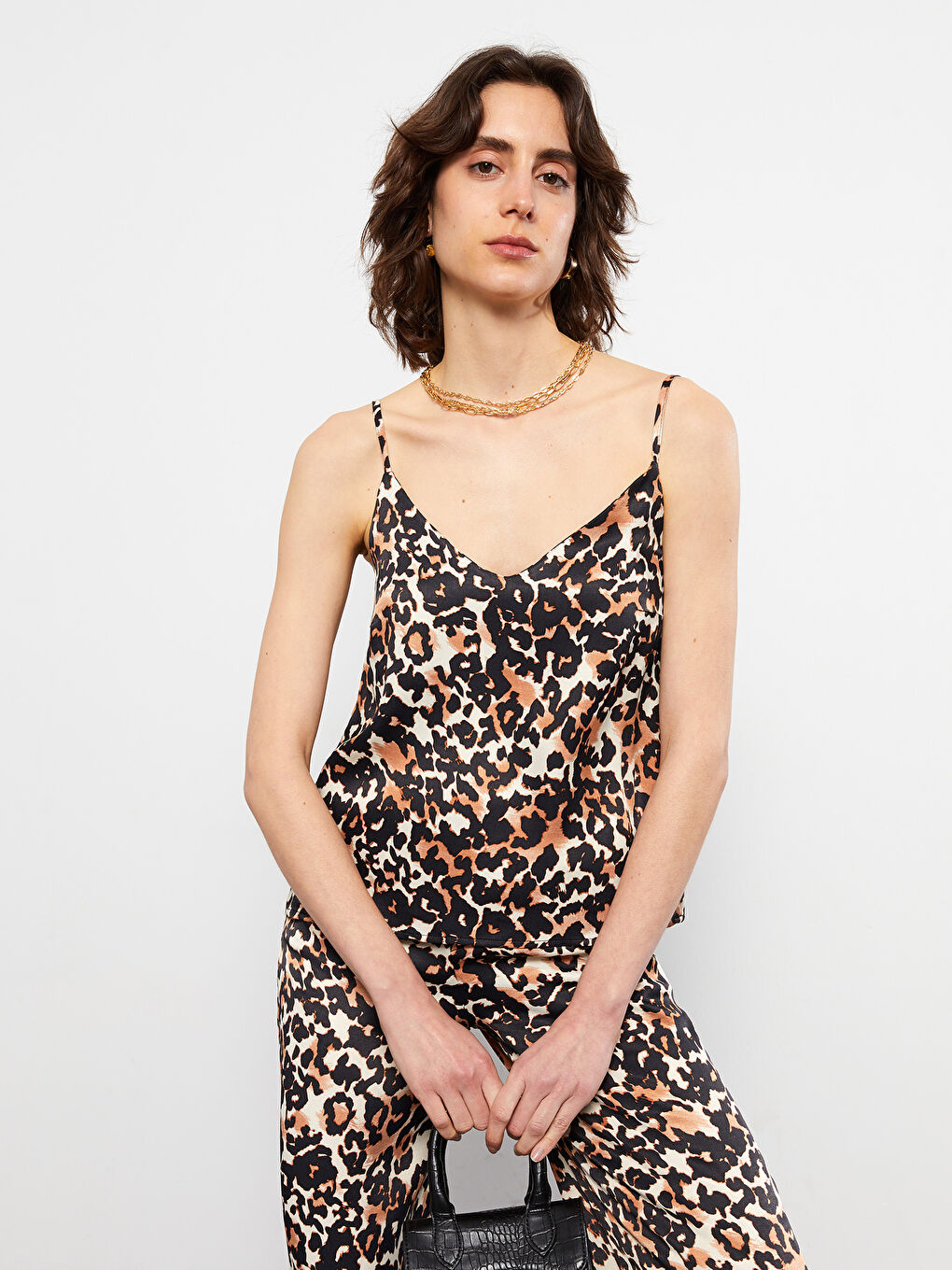 Kahverengi V Yaka Desenli Viskon Kadın Bluz-1