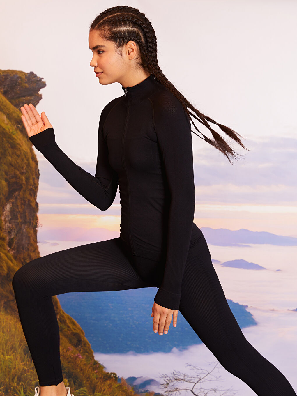 Siyah Dik Yaka Kadın Spor Hırka