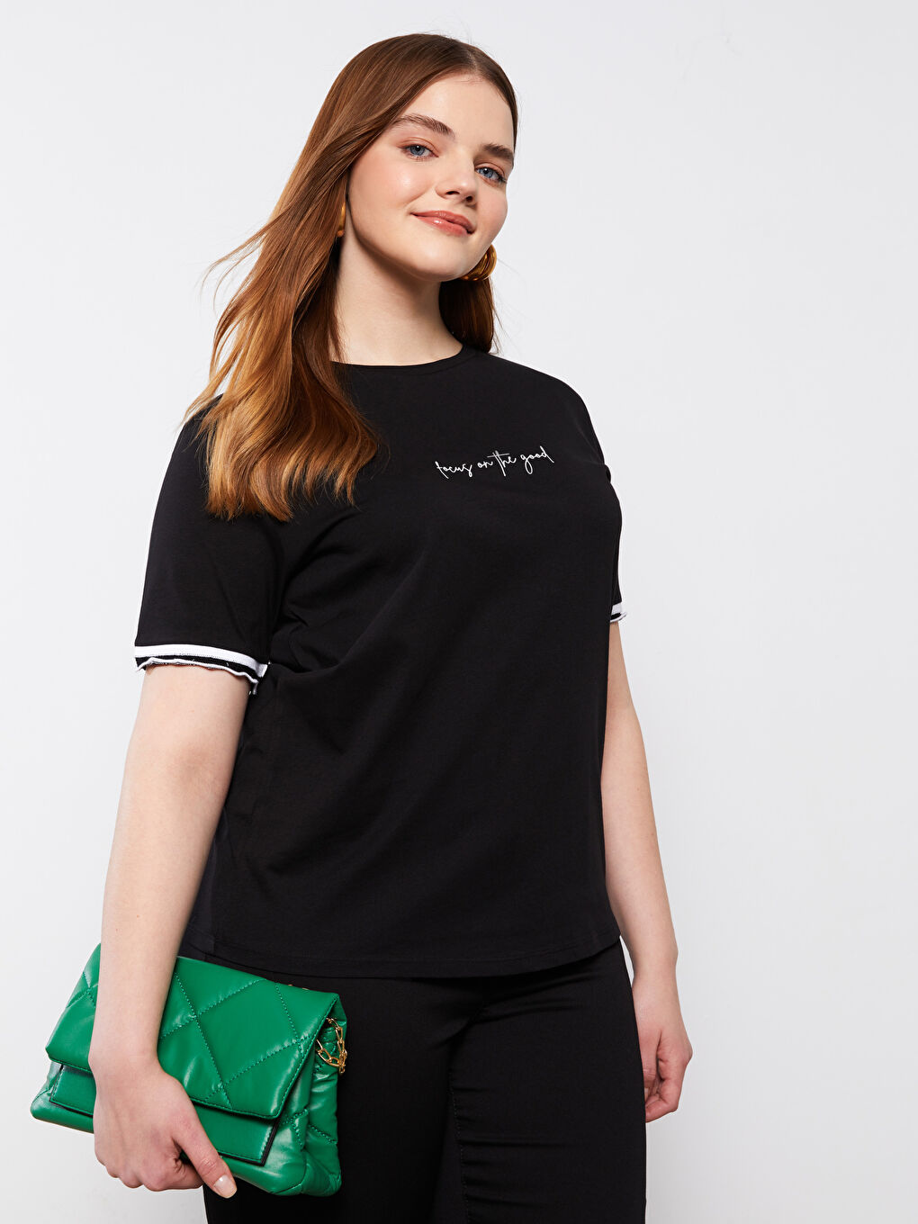 Siyah Büyük Beden Bisiklet Yaka Yazı Baskılı Kısa Kollu Pamuklu Kadın Tişört-1