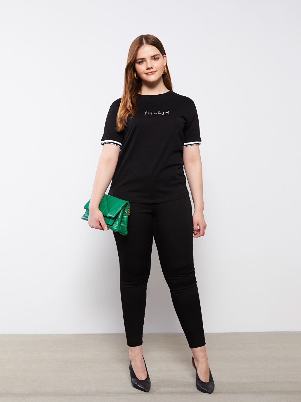 Siyah Büyük Beden Bisiklet Yaka Yazı Baskılı Kısa Kollu Pamuklu Kadın Tişört-2