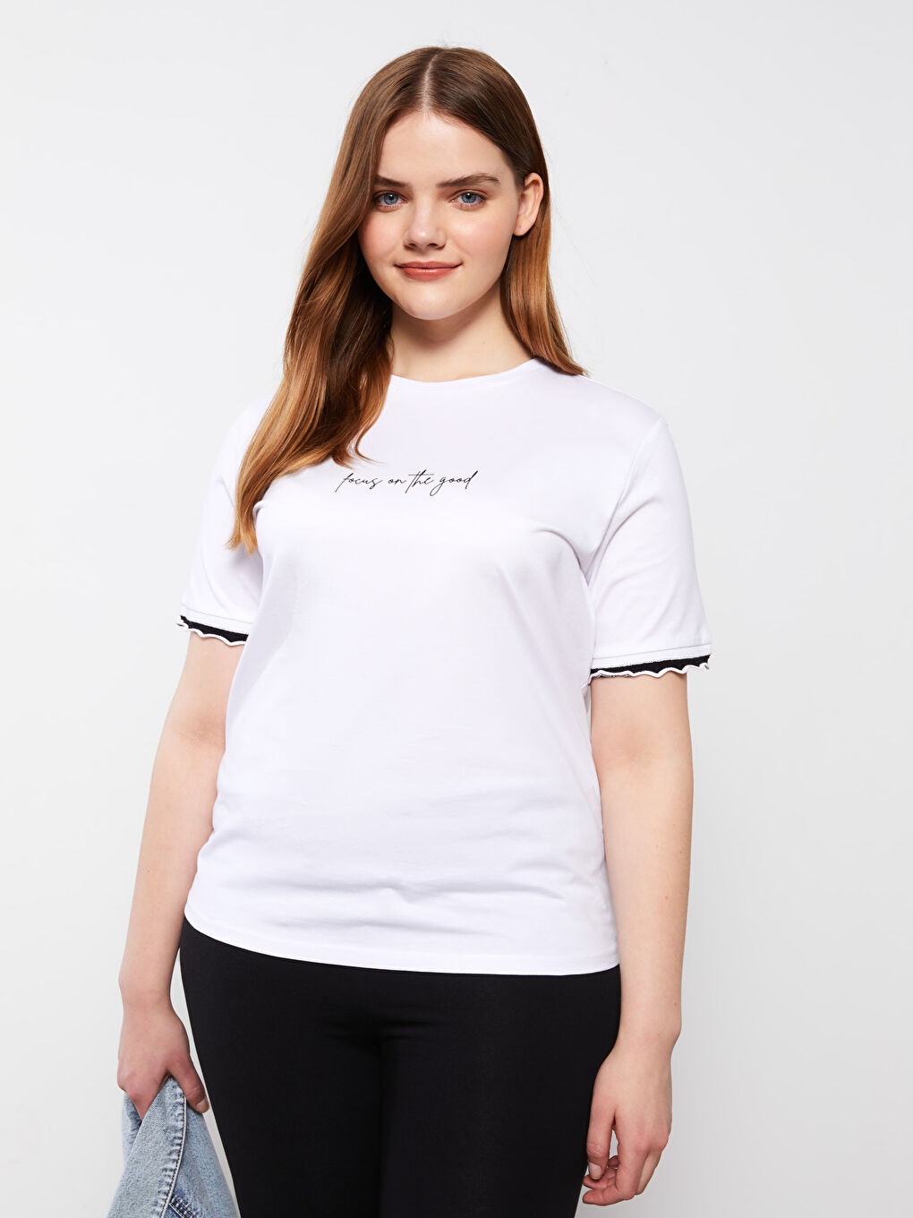 Beyaz Büyük Beden Bisiklet Yaka Yazı Baskılı Kısa Kollu Pamuklu Kadın Tişört-1