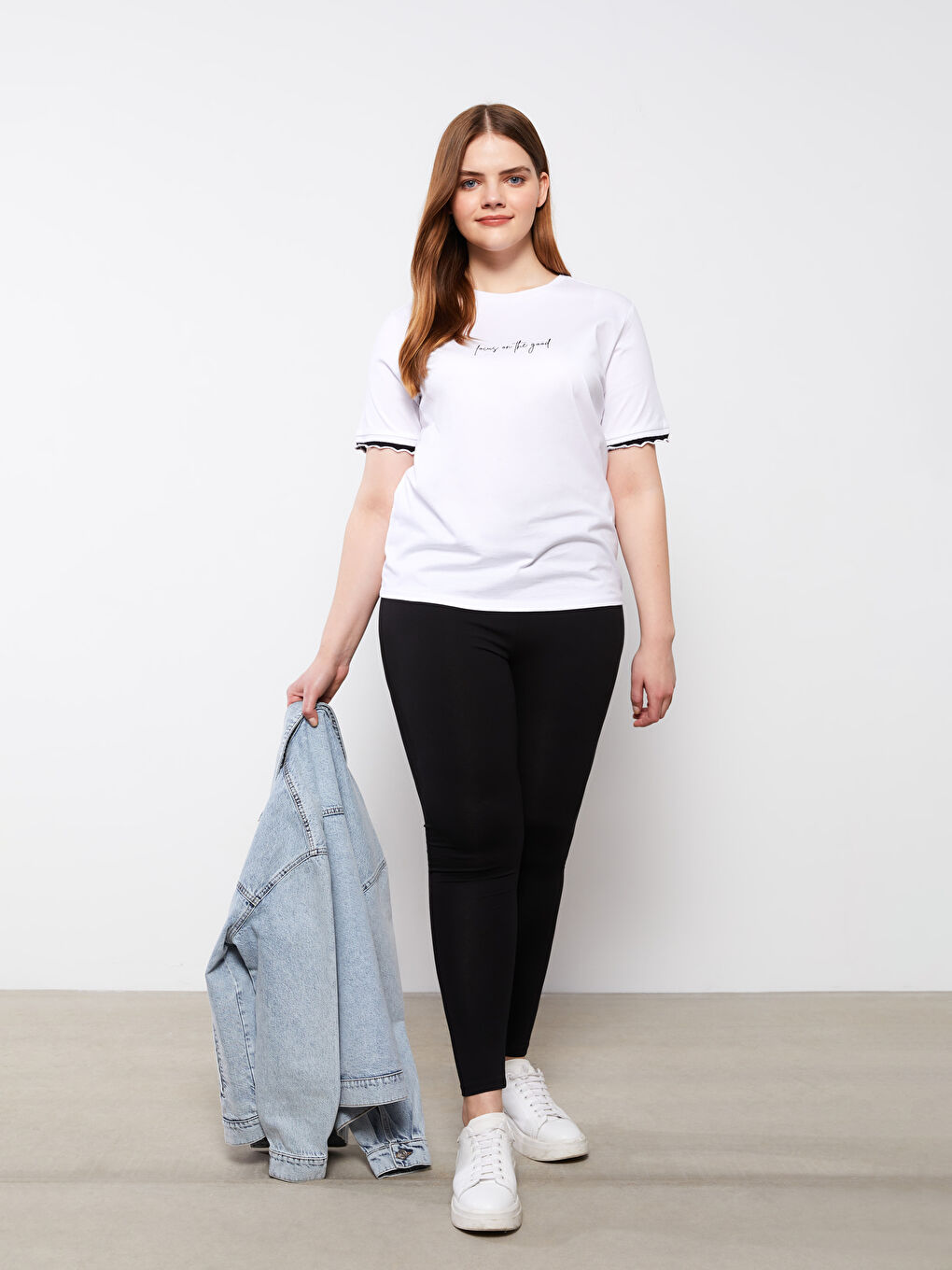 Beyaz Büyük Beden Bisiklet Yaka Yazı Baskılı Kısa Kollu Pamuklu Kadın Tişört-2