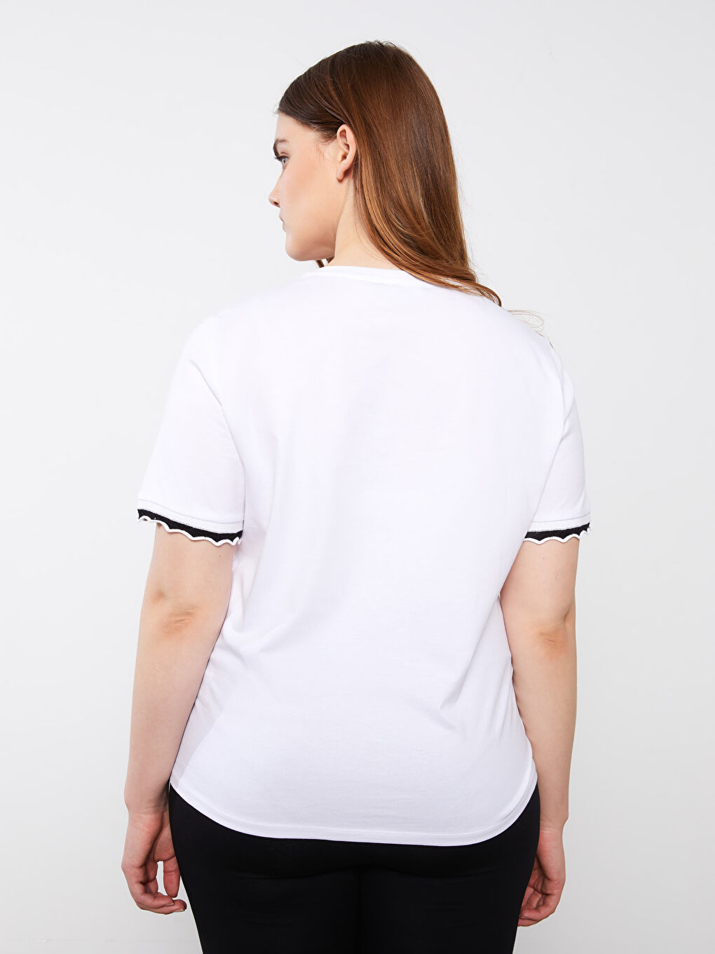 Beyaz Büyük Beden Bisiklet Yaka Yazı Baskılı Kısa Kollu Pamuklu Kadın Tişört-4