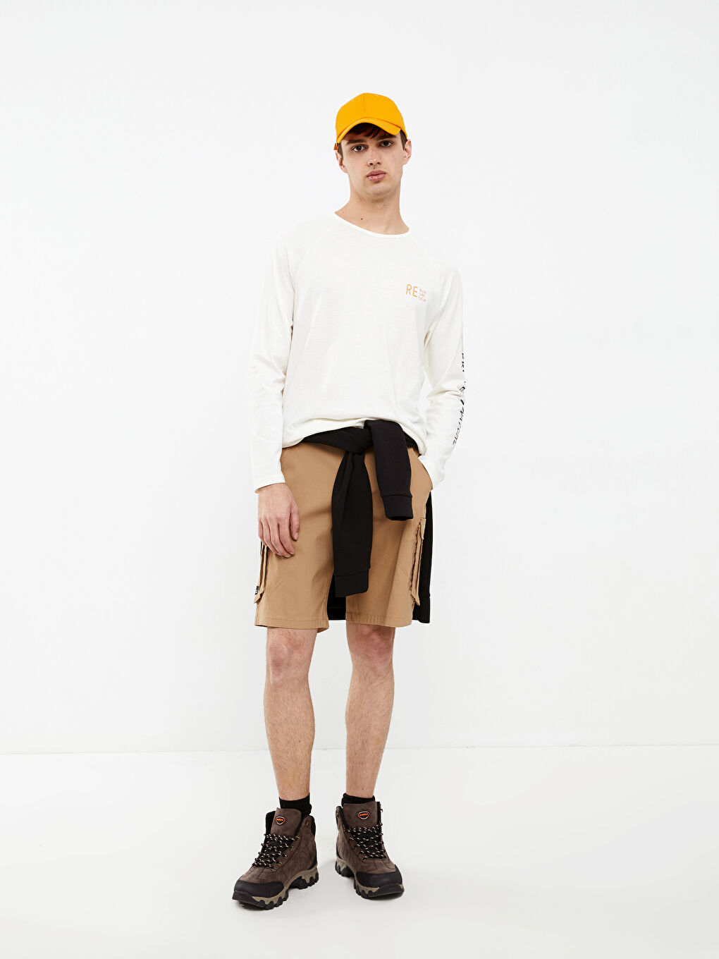 Ekru Bisiklet Yaka Uzun Kollu Baskılı Erkek Tişört