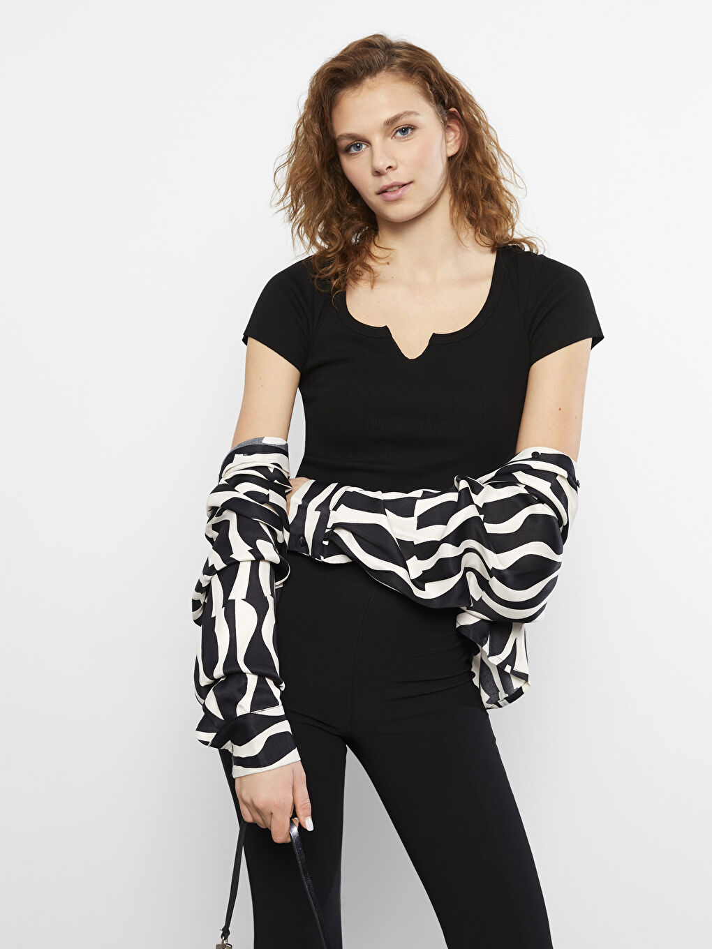 Әйелдерге арналған ойық жағалы өте тар пішім қысқа жең қысқартылған кроп-топ-5