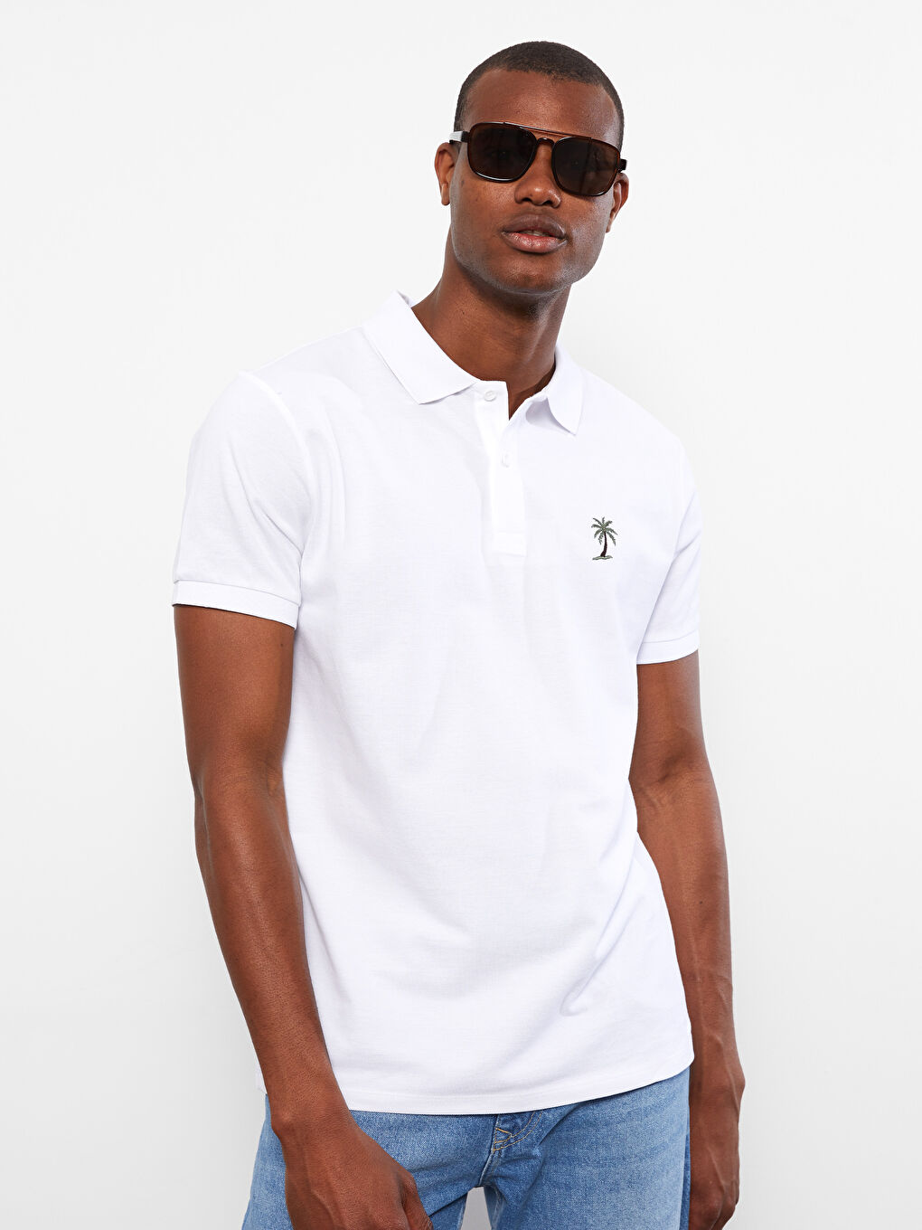 تي شيرت ياقة بولو كم قصير مطرز للرجال-2