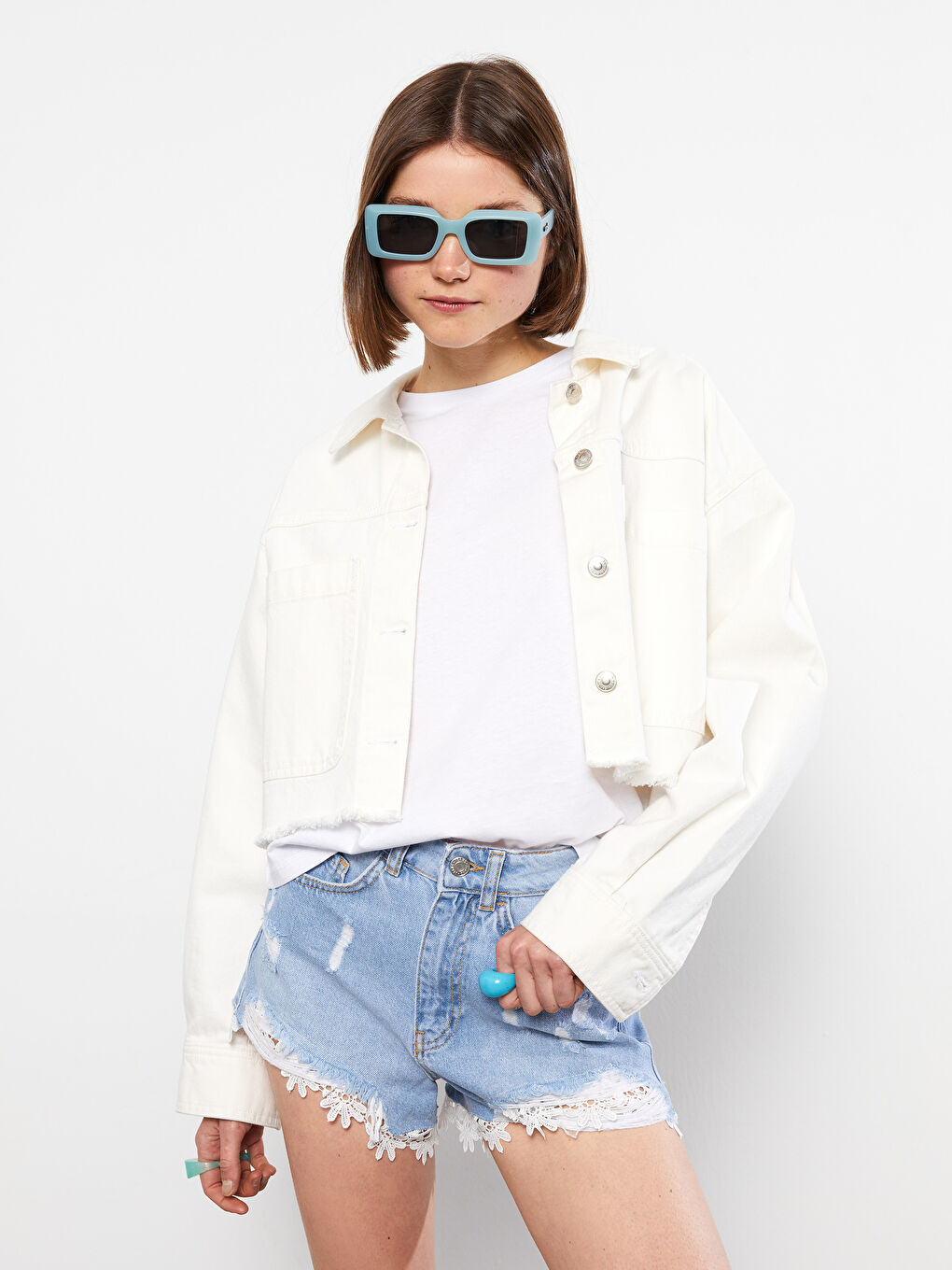 İndigo Yüksek Bel Mom Fit Nakışlı Yırtık Detaylı Kadın Rodeo Jean Şort