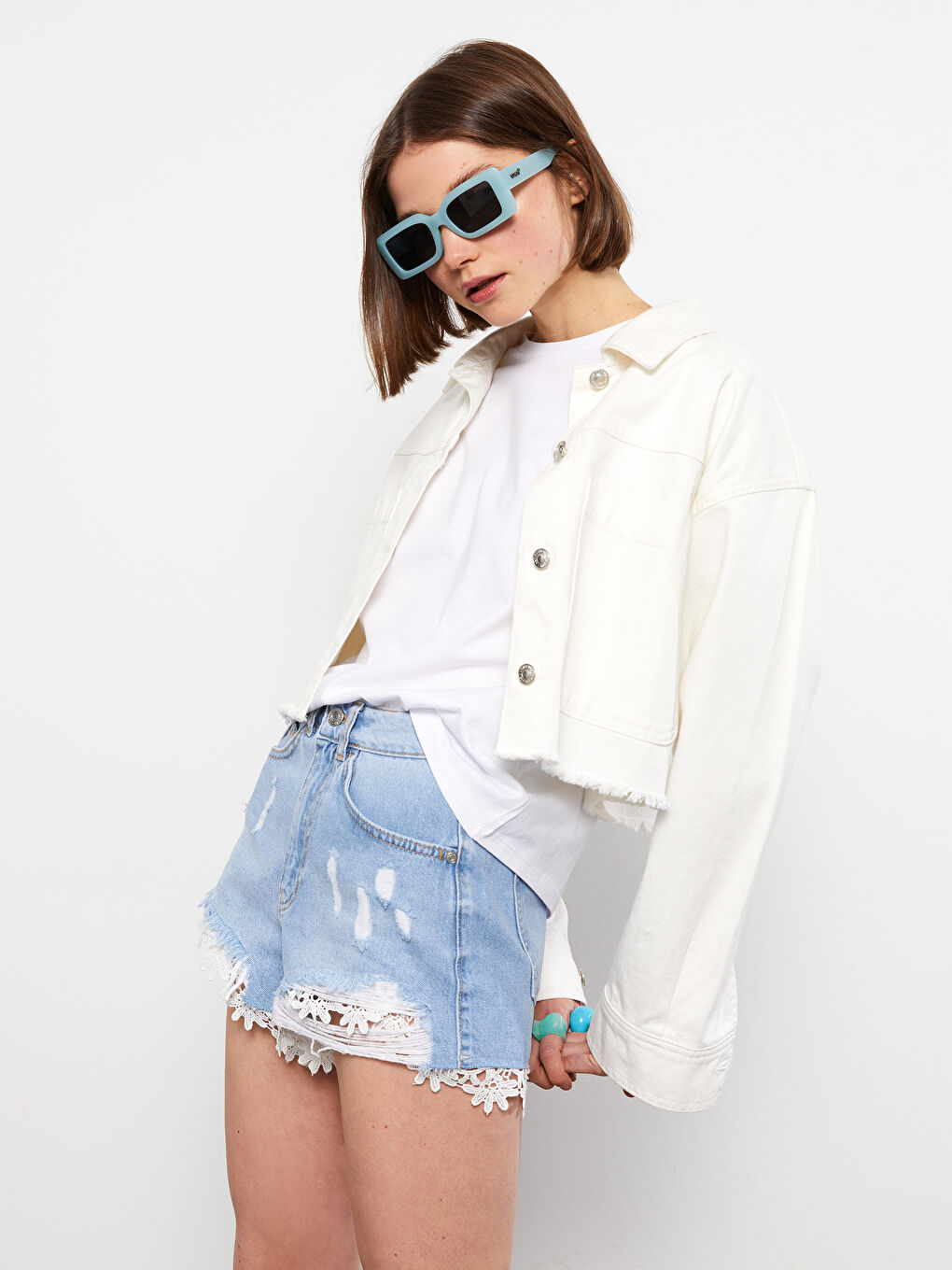 İndigo Yüksek Bel Mom Fit Nakışlı Yırtık Detaylı Kadın Rodeo Jean Şort-1