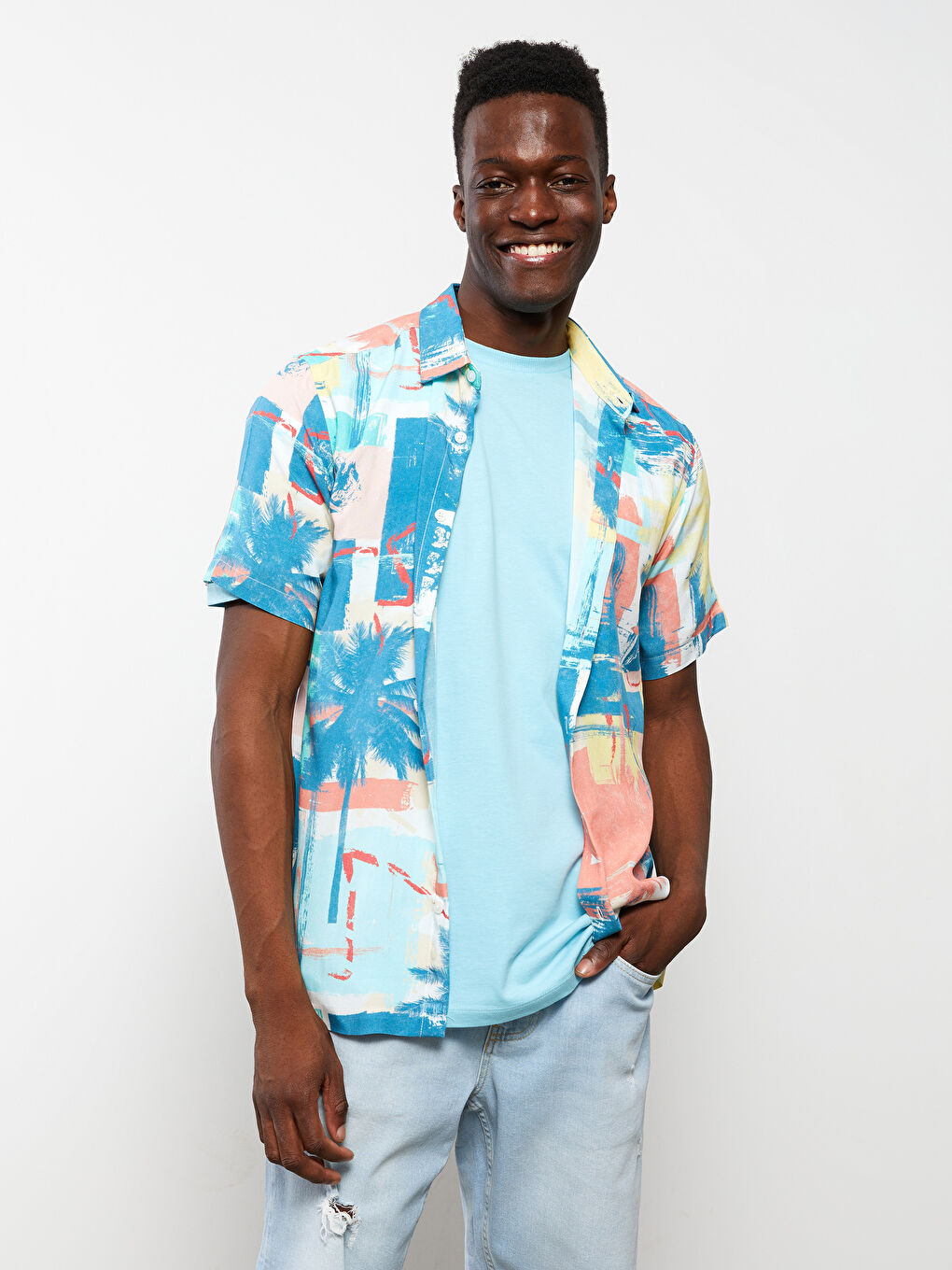 Beyaz Regular Fit Kısa Kollu Desenli Viskon Erkek Gömlek-1