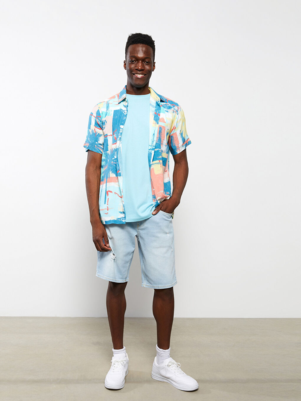 Beyaz Regular Fit Kısa Kollu Desenli Viskon Erkek Gömlek-3