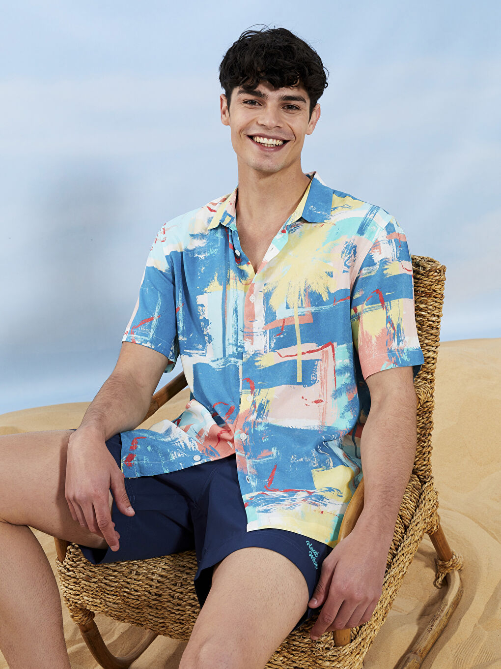 Beyaz Regular Fit Kısa Kollu Desenli Viskon Erkek Gömlek