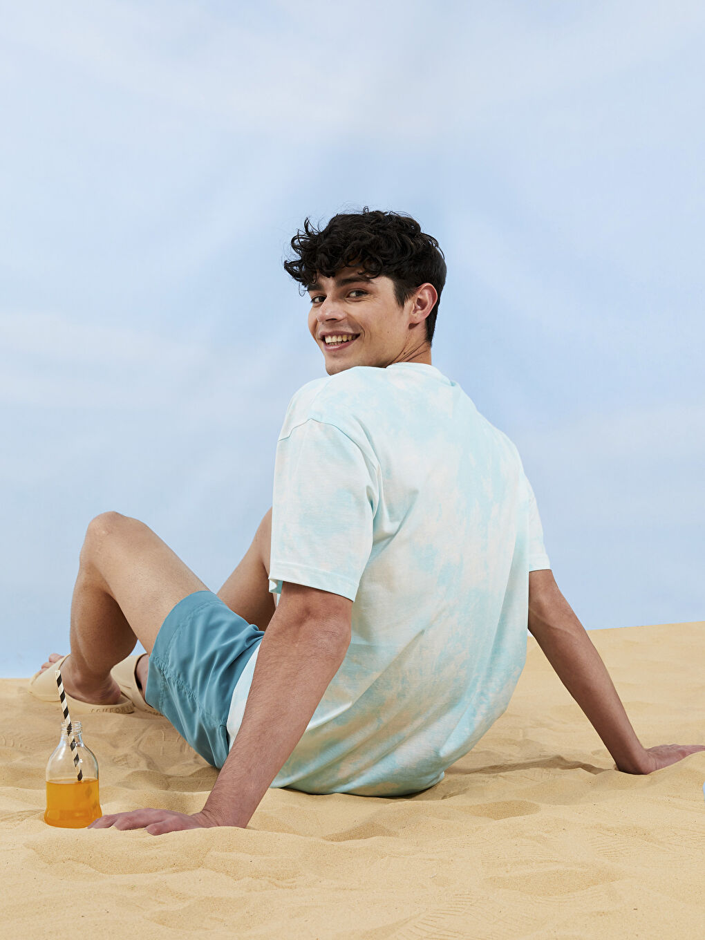 Turkuaz Oversize Bisiklet Yaka Kısa Kollu Nakışlı Erkek Tişört