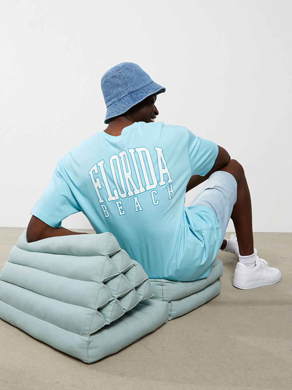 تيشيرت أوفراسايز ياقة دائرية كم قصير مطبوع جيرسي للرجال