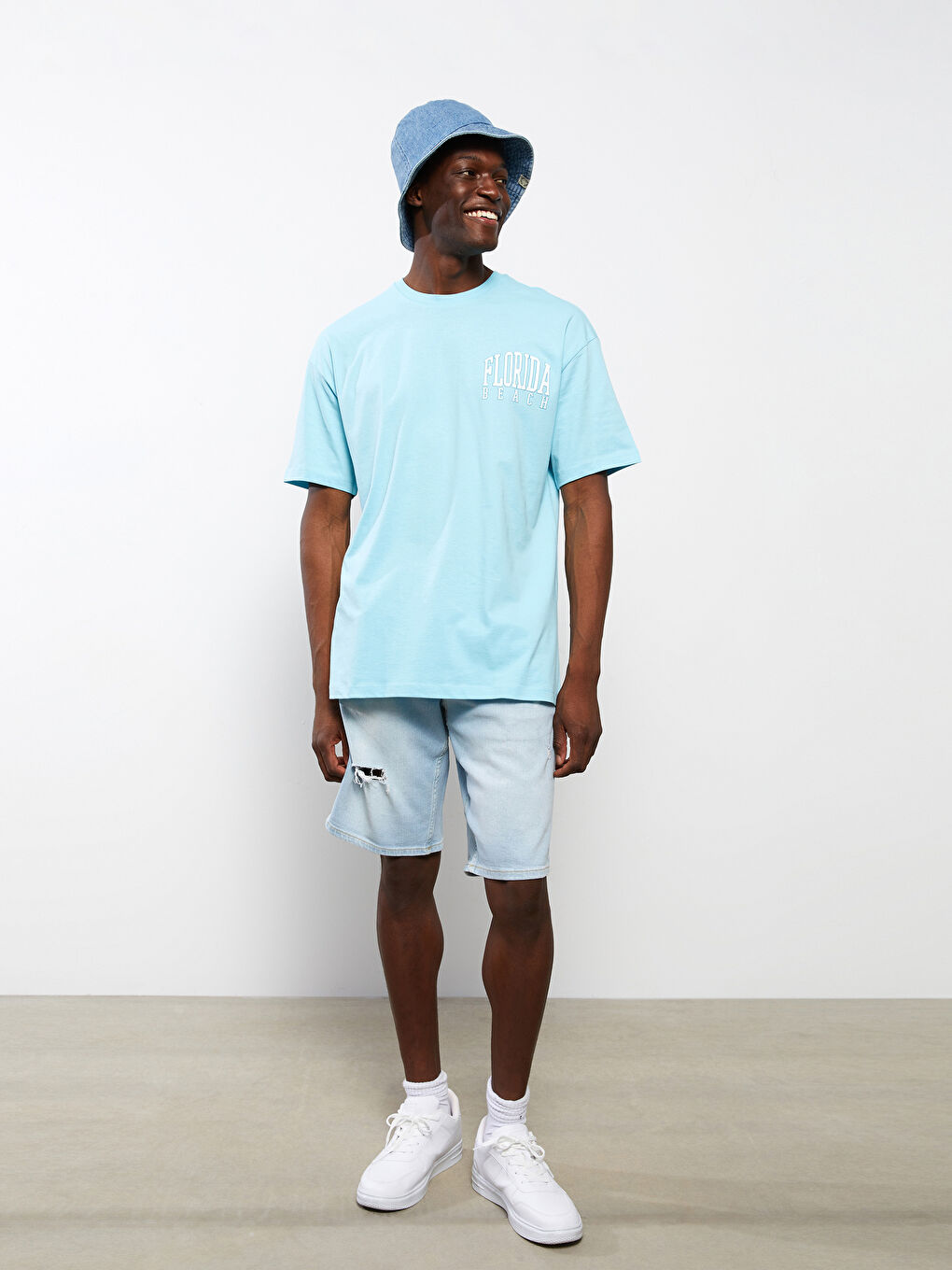 تيشيرت أوفراسايز ياقة دائرية كم قصير مطبوع جيرسي للرجال-1