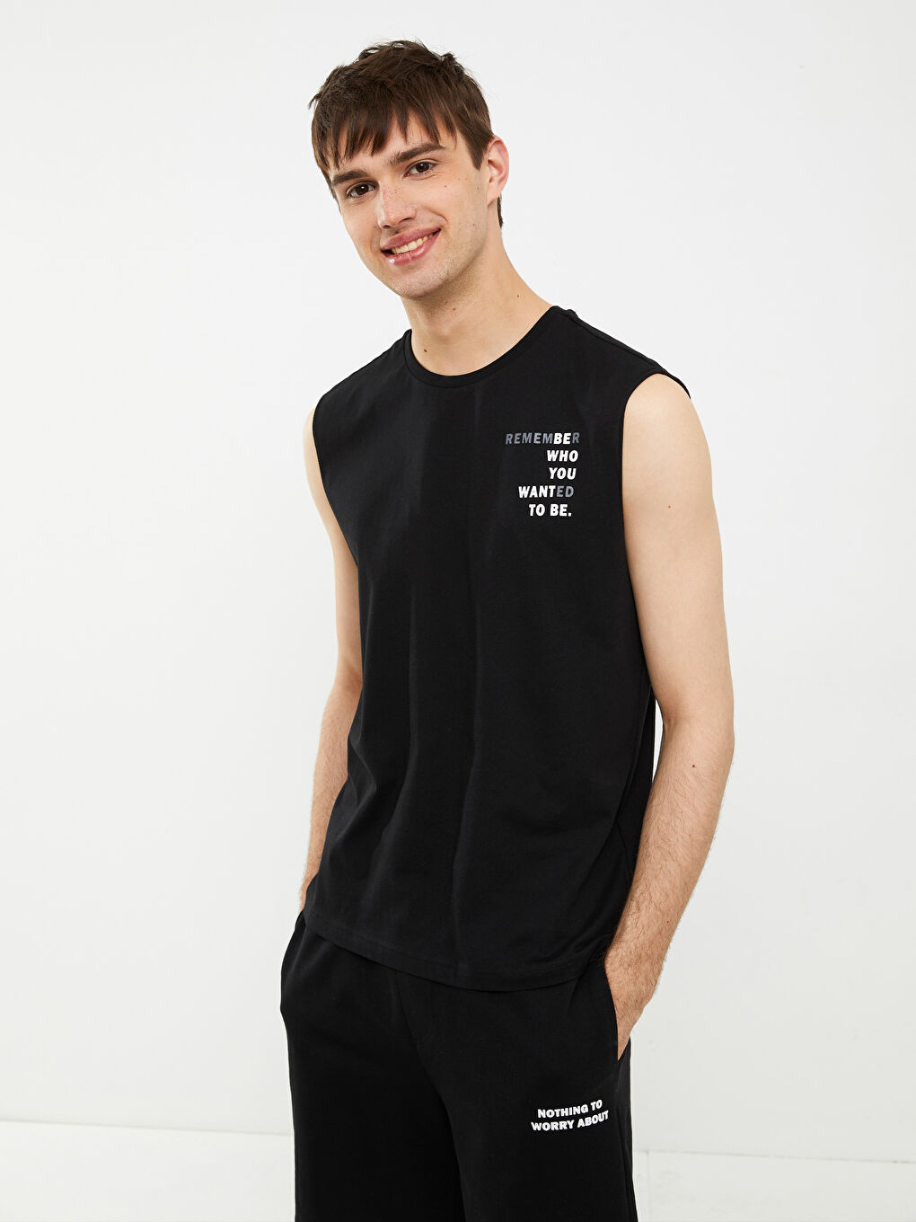 Siyah Bisiklet Yaka Baskılı Penye Erkek Kolsuz Tişört-1