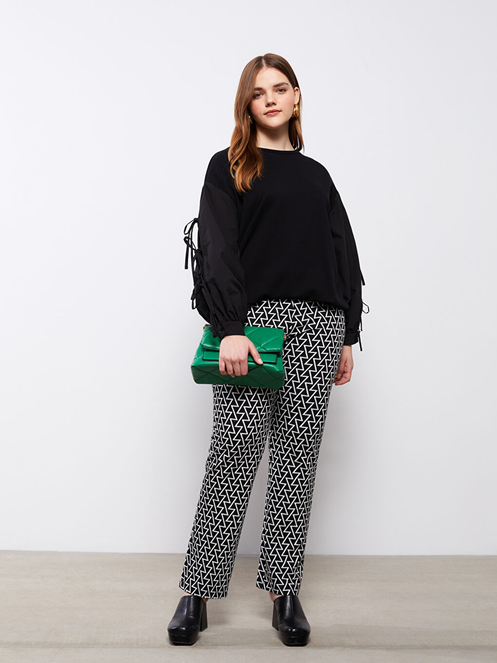 Plus Size Crew Neck Regular Long Sleeve Women's Sweatshirt-2