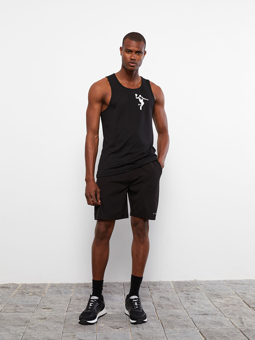 Siyah Bisiklet Yaka Baskılı Erkek Kolsuz Tişört-2