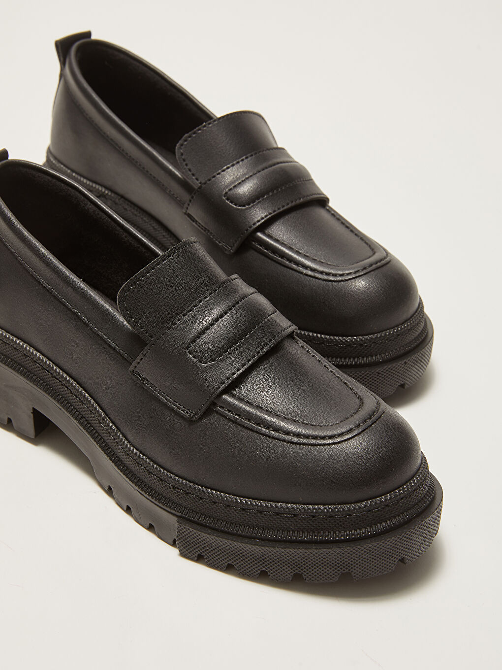 LC WAIKIKI Siyah Kalın Taban Kadın Loafer Ayakkabı - 1