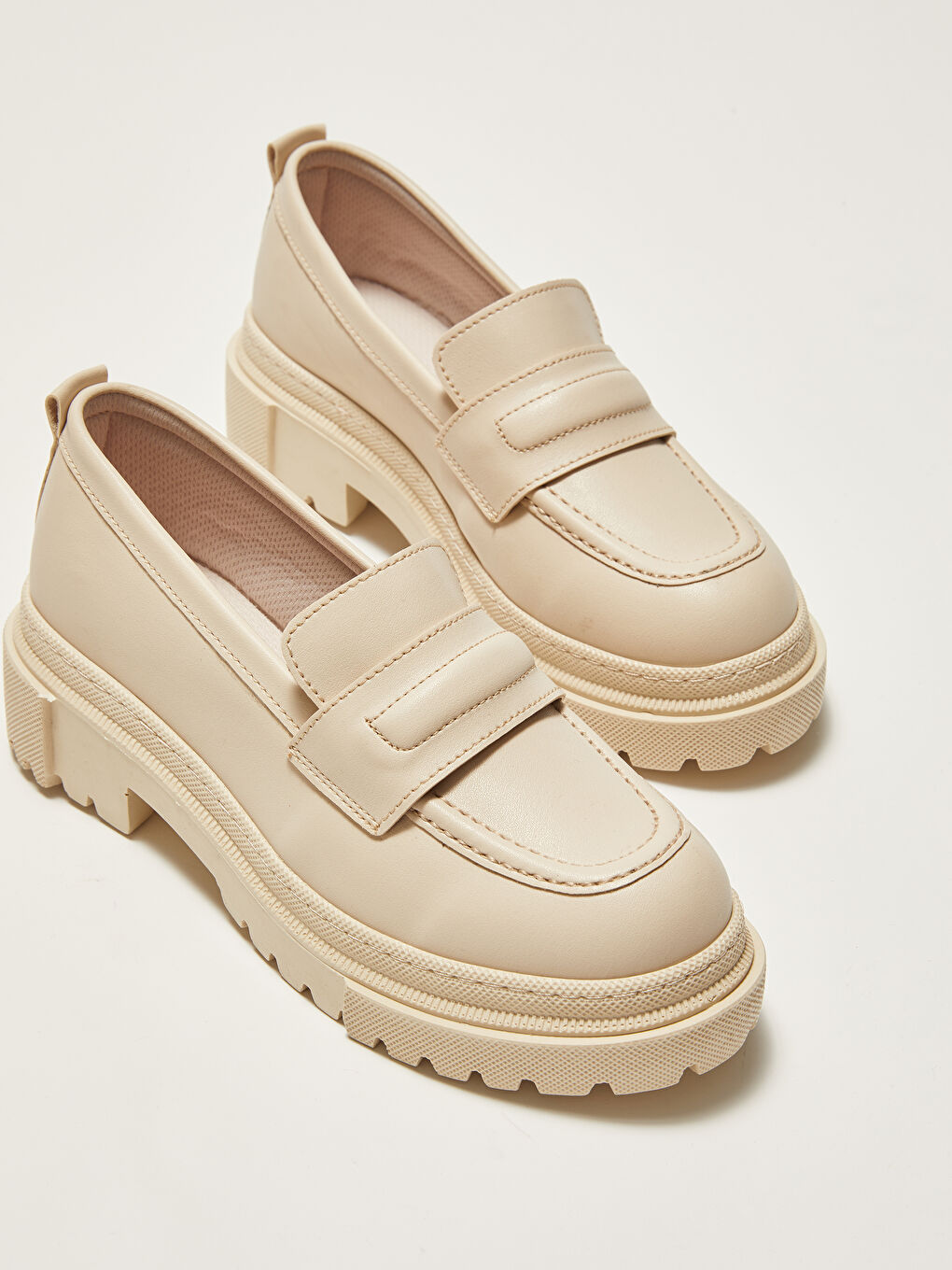 Bej Deri Görünümlü Kalın Taban Kadın Loafer Ayakkabı-2