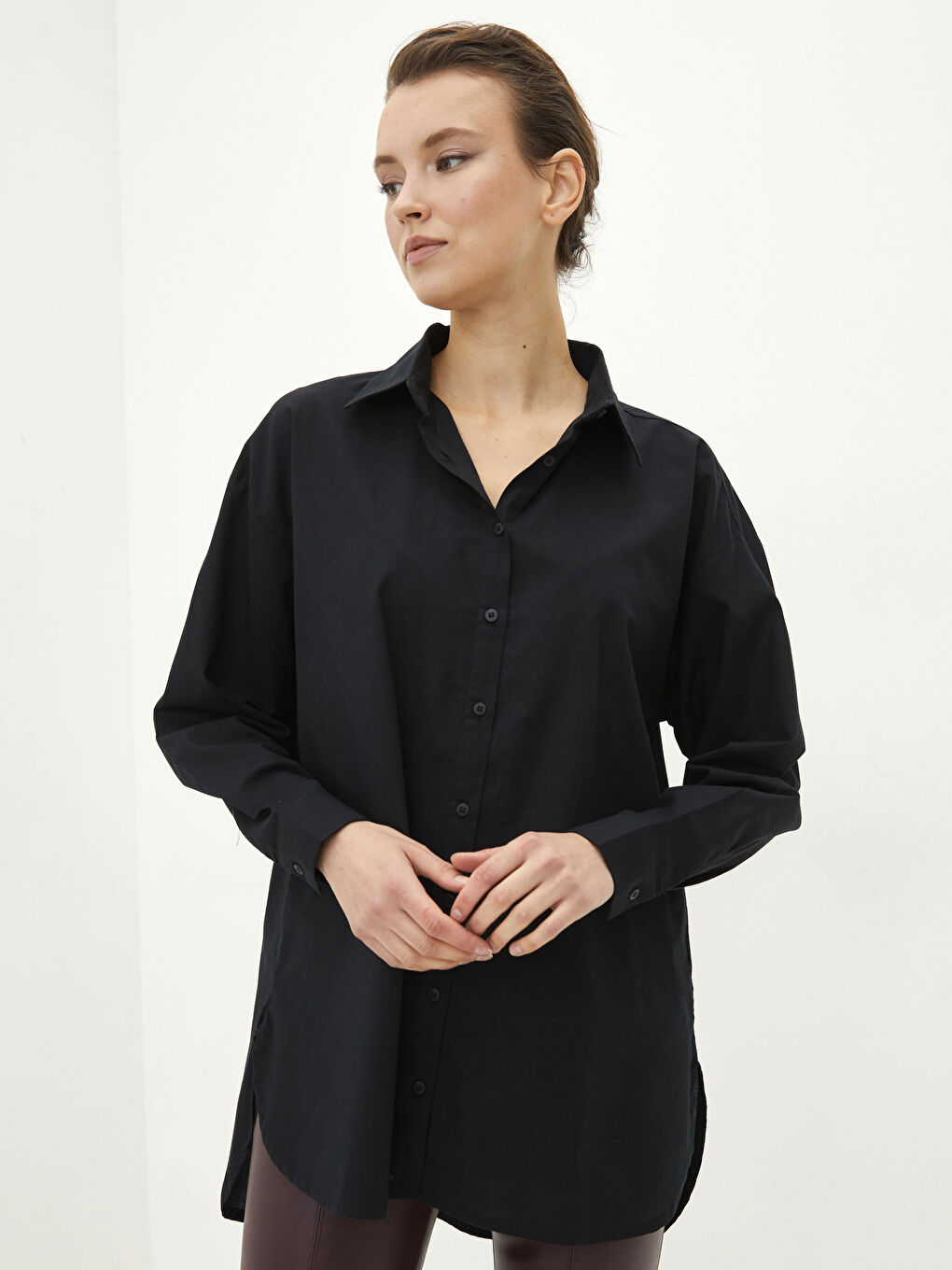 Siyah Önden Düğme Kapamalı Düz Uzun Kollu Poplin Kadın Gömlek