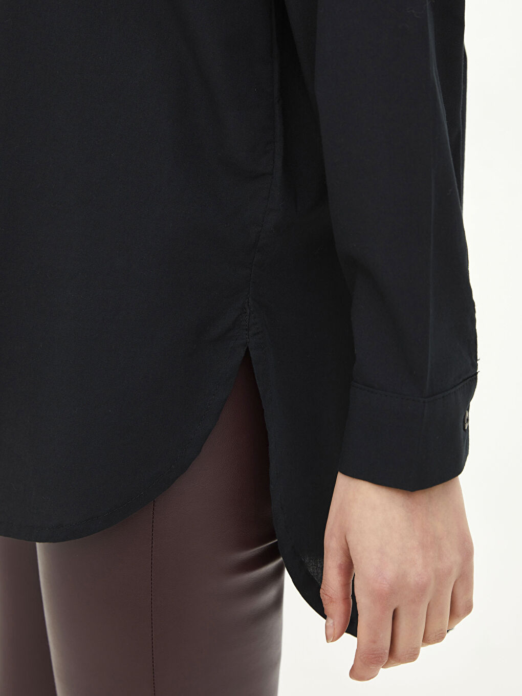 Siyah Önden Düğme Kapamalı Düz Uzun Kollu Poplin Kadın Gömlek-2