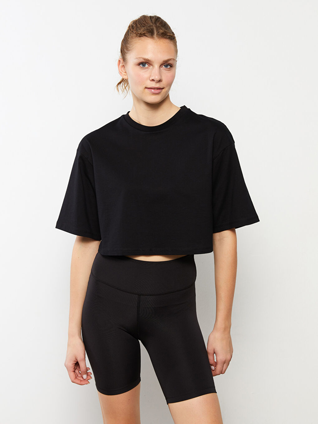 Siyah Bisiklet Yaka Düz Kısa Kollu Kadın Crop-2